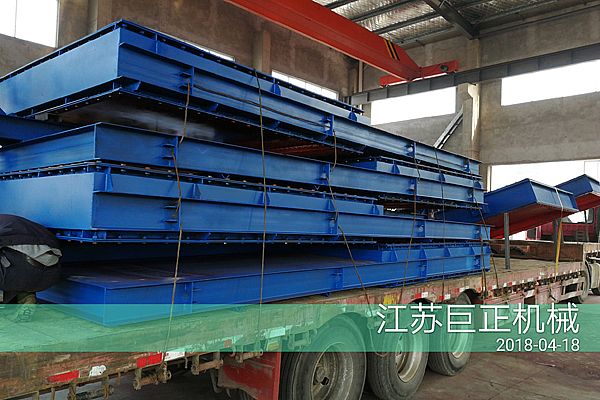擋板門現場發貨裝車，待發往河北