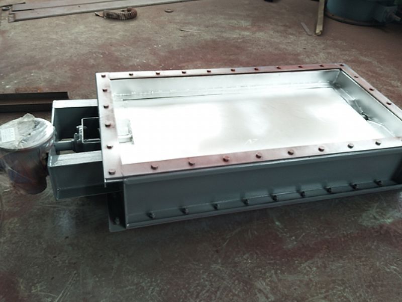 矩形擋板門(mén)（寬14M）制作完工，車間一覽